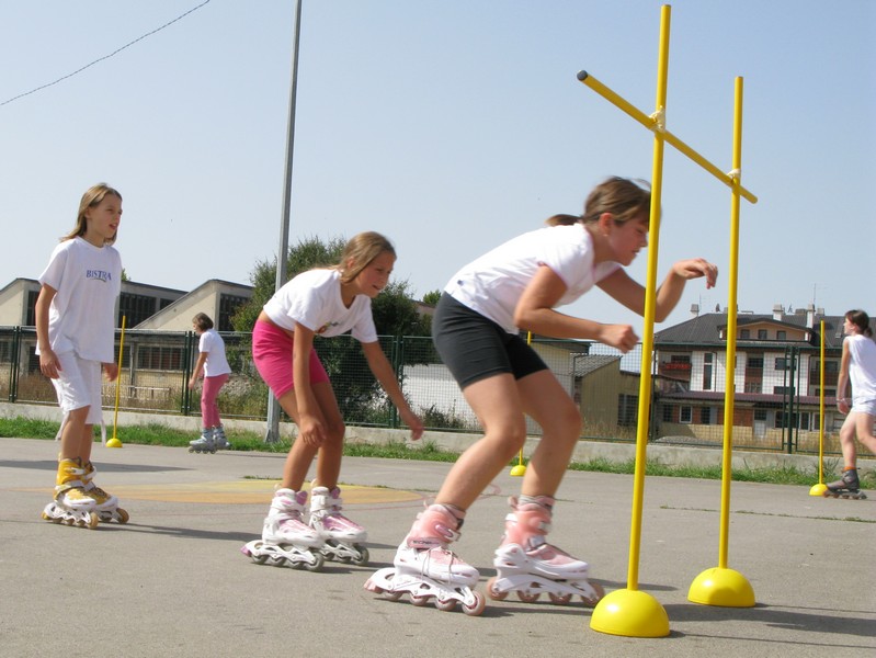 Rolama oko i ispod prepreka
